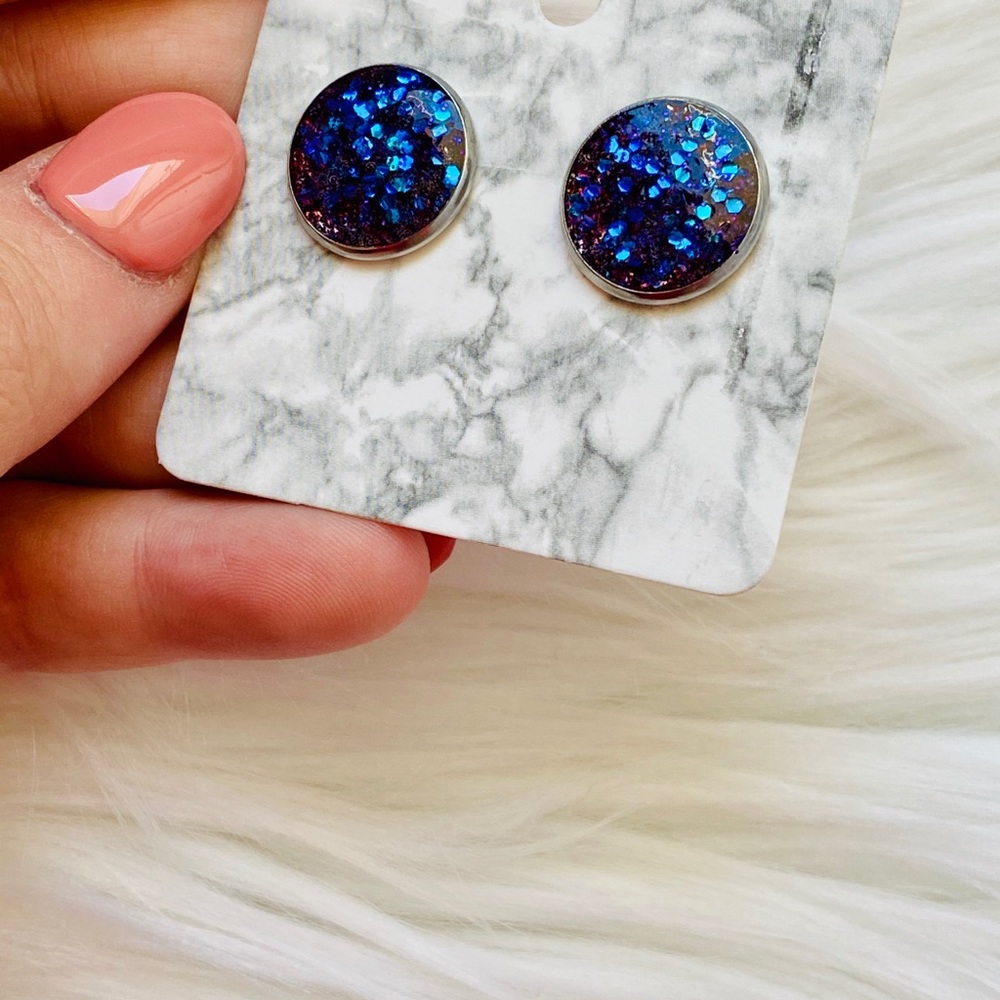 Earring studs - Picture 2 of 8